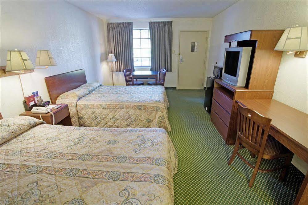 Americas Best Value Inn Richmond South Bellwood Exterior photo